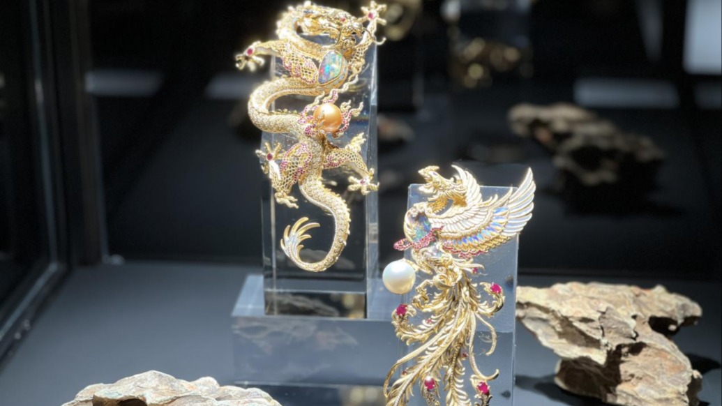 珠光璀璨：中国古代珠宝史話 绽放中华民族文化交融之美“璀璨56——民族艺术珠宝展”在沪开幕_两岸_中国