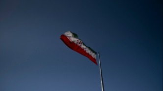 伊朗革命卫队称扣押一艘疑似与美军合作船只