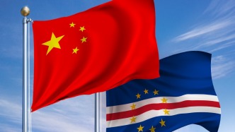 习近平同佛得角总统内韦斯就中佛建交50周年互致贺电