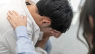 封閉的海島高中，蒸發(fā)了他們半生積蓄