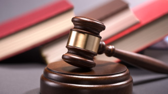 河南安阳一男子因家庭纠纷持刀行凶致岳父死亡，潜逃33年后落网