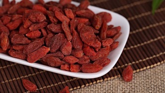 枸杞再次成為關(guān)注對(duì)象！醫(yī)生發(fā)現(xiàn)：吃枸杞時(shí)，千萬多留意這幾點(diǎn)！