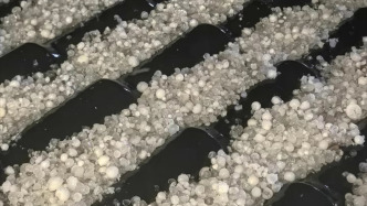 云南嵩明突降冰雹：农作物及大棚受灾约3.6万余亩，2人受伤