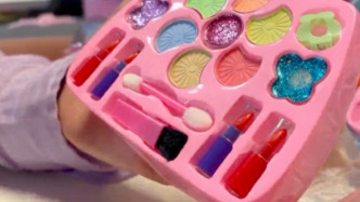 调查：安全隐患极大，被禁用的儿童化妆品竟公然售卖