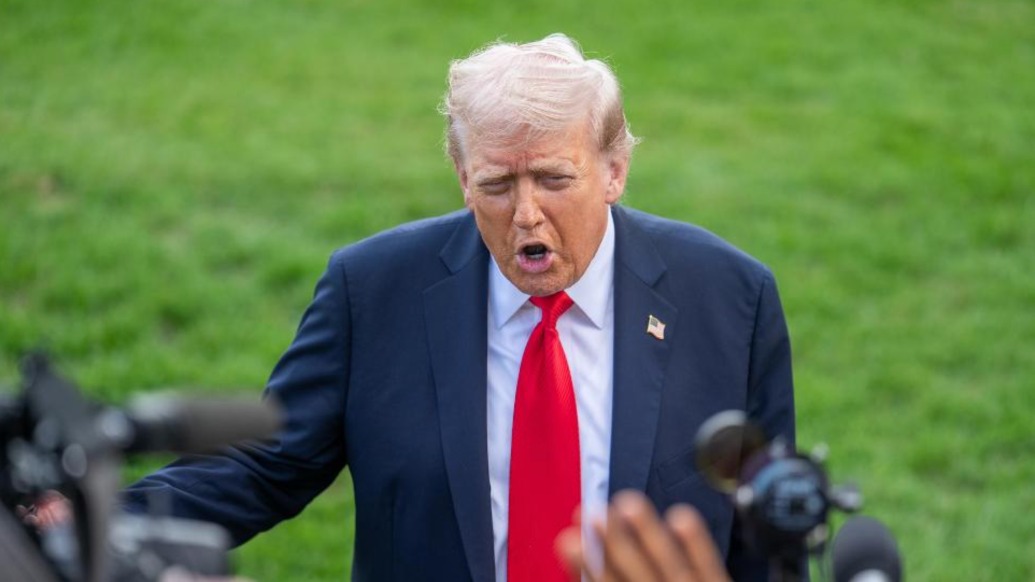 特朗普辩称枪击现场撤离时并未摔倒：“我遵照特工要求蹲下”