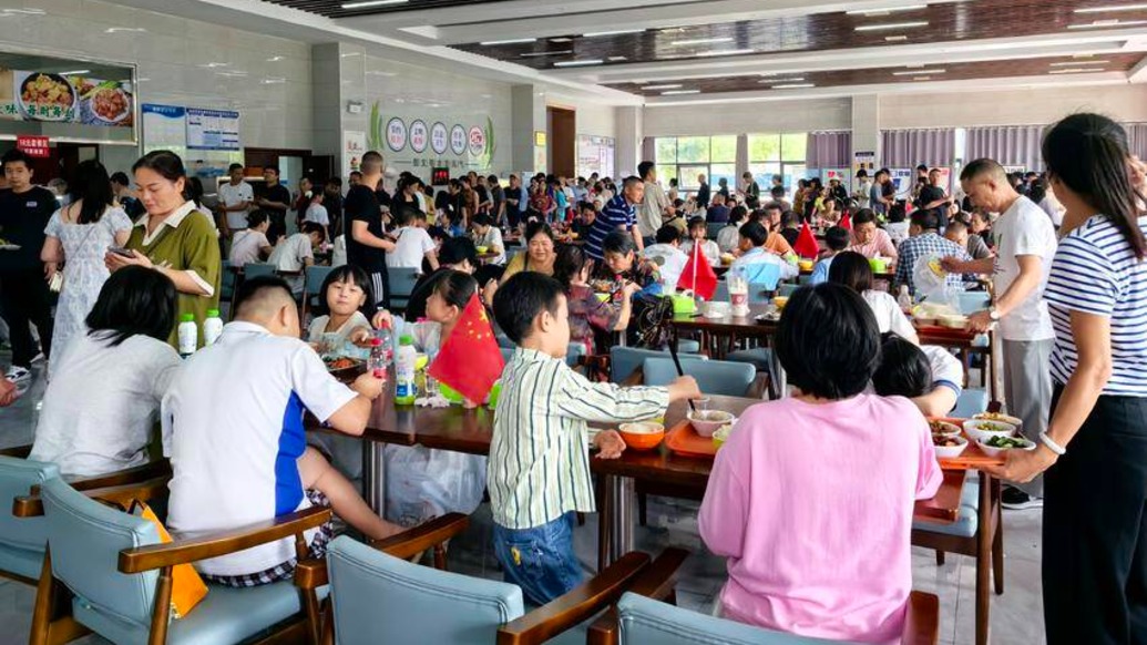 五一多地政府食堂再开放：赤壁主打三国特色，荣昌继续推广卤鹅