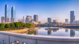 先导陷阱：为何中等城市总能率先起跑，却难以持续领跑？