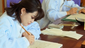 “对每一本古籍心怀敬畏”，古籍修复师八年修复上百本古籍