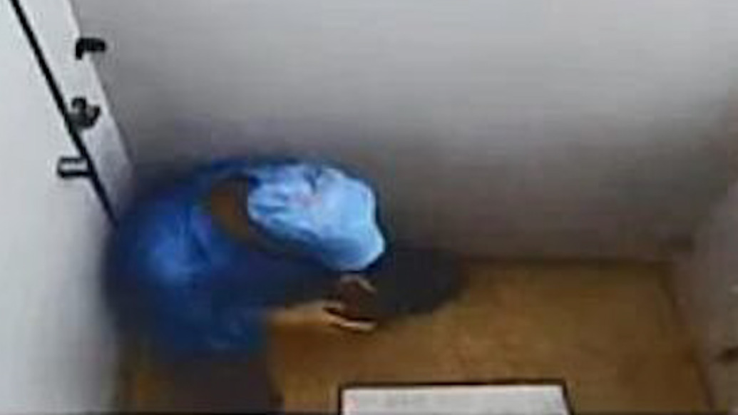 员工因在厕所长时间玩手机被开除，涉事公司：内容属实，但厕所没装监控