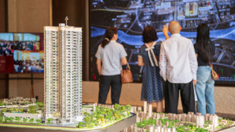 政治局会议深读｜“努力稳定房地产市场，扎实推进城市更新”，释放哪些新信号？