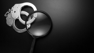 央媒：派出所副所长欺骗未成年人吸毒，能否只怪KPI？