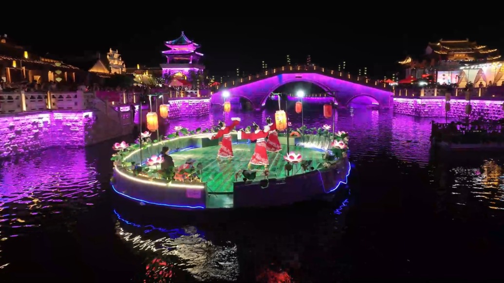 通通来通过五一丨多元光影搭配水上演艺，南通栟茶古镇打造夜间盛景