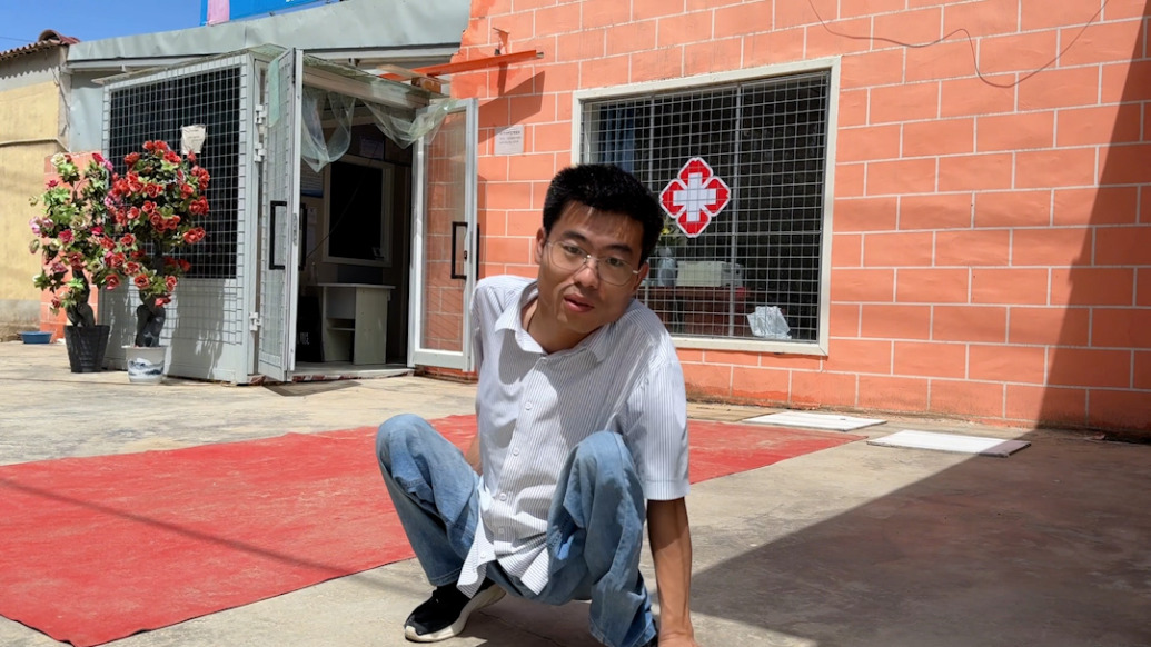 探访“蹲地医生”李创业诊所，他说“被流量驾驭就会迷失自我”