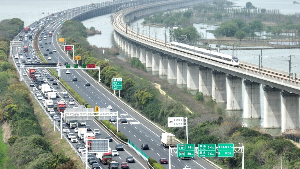 慢直播丨五一假期“红流”来了！全国高速热度飙升，哪条路更“丝滑”？