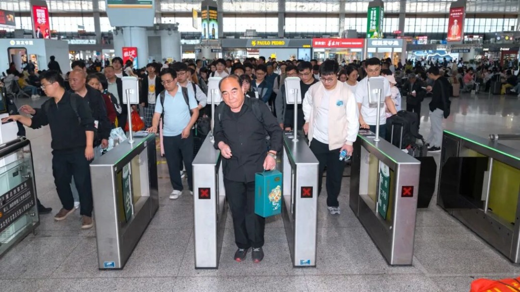 长三角铁路今日预计发送旅客395万人次，午后起迎节前出行最高峰