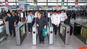 長三角鐵路今日預(yù)計發(fā)送旅客395萬人次，午后起迎節(jié)前出行最高峰