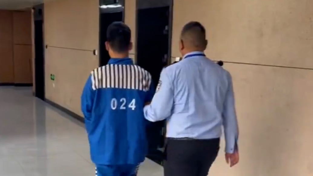 男子骑无牌共享电动自行车撞伤老人致死被追究刑责，投放企业负责人承担次要责任