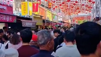“五一”首日淄博八大局迎客，市民：短短几百米走了半小时，主打“沉浸式”感受烟火气