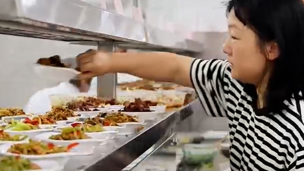 热饭菜里的城市温度｜重庆荣昌机关食堂假期对外开放，一餐接待上千人还有“生日惊喜”