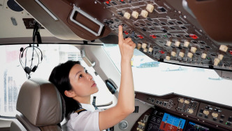 全国首位国产大飞机C919女机长顺利首飞