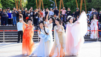 音樂節(jié)、光影秀、乒乓之夜……上海“五五購物節(jié)”這樣玩