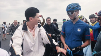 五一假期首日，汕头市委书记体验骑行、观看本土电影
