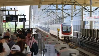 南京市委书记假期乘坐跨省地铁，全流程体验出行过程