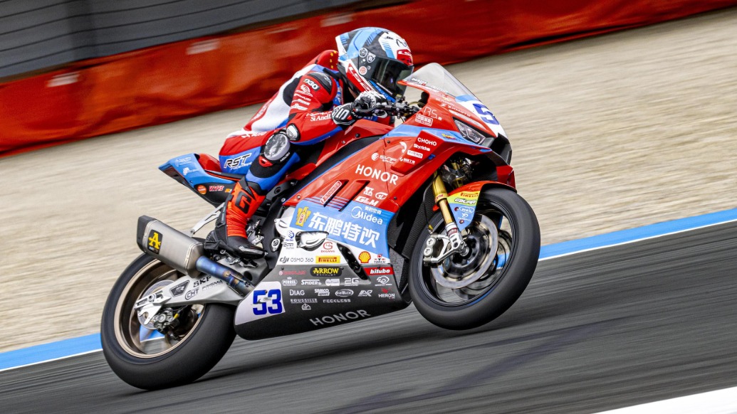 WSBK匈牙利站首回合正赛，张雪机车车手再夺冠！