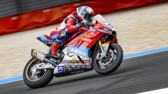 WSBK匈牙利站首回合正赛，张雪机车车手再夺冠！