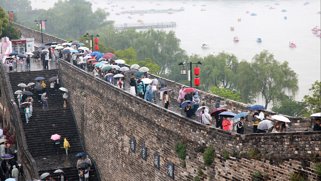 澎湃早晚报｜晚安湃·南方降雨进入最强时段