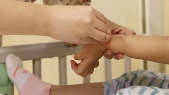 医疗项目价格调整如何惠及“一老一小”