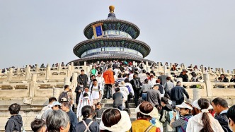 “五一”假期第二天北京公园迎来77万游客，排名前三公园公布