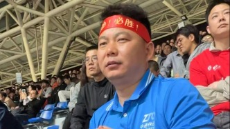 見義勇為的快遞小哥受邀看蘇超：能來現(xiàn)場終于圓夢了