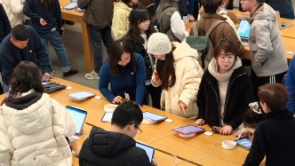观察｜手机屏幕不断增大，iPad如何守住平板市场龙头地位