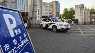 “宠客”模式开启！锦州市委大院暖心举动火出圈