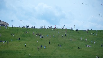 五一假期最后两天我国降水较少，中东部多地将现今年首个30℃