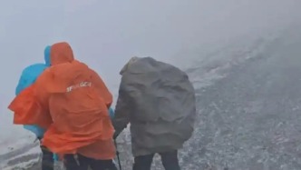 五臺(tái)山臺(tái)頂區(qū)域降溫降雪：景區(qū)已救援被困徒步人員300名，全員安全轉(zhuǎn)移