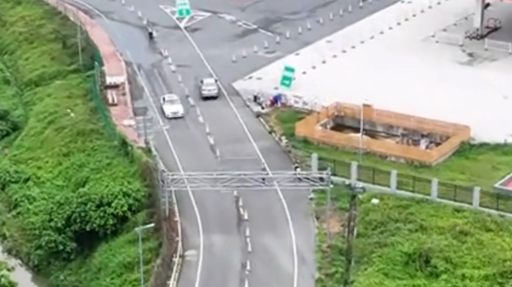 湃用场丨沈海高速梁金山服务区“摆渡充电”：让排队车“渡”到对向空桩