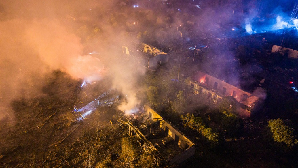 湖南浏阳烟花爆炸事故致21人死亡61人受伤，现场一片废墟