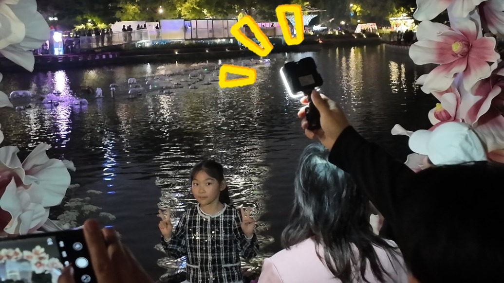 一盏补光灯、一束聚光灯，上海的温柔藏在细节里