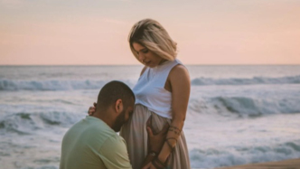 抑郁咨詢：妻子深受產(chǎn)前抑郁折磨，怎么幫她走出來？