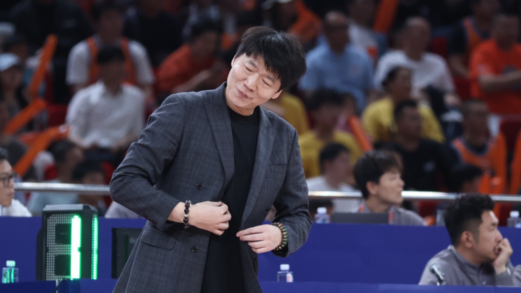 邱彪:别老盯着克里斯的情绪,队伍打到现在离不开他的贡献