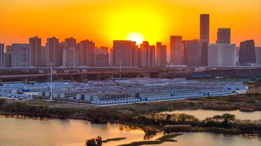 经纬度：公职人员带头，能否破解物业收费难