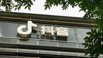 “賓利車主高速救助被棄新人”系擺拍，抖音通報涉事賬號處置情況