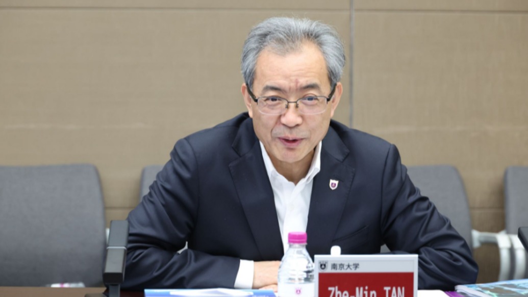 南京大学校长谈AI教育悖论：把开放的课程装进了旧框架，形成“马车拉蒸汽机”