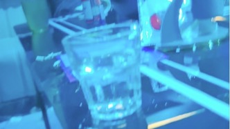 县交警队长被举报工作日KTV饮酒，镇雄公安：已请假未违规违纪