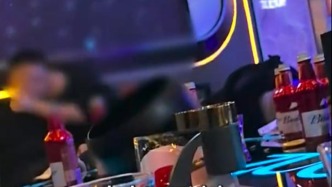 媒体评云南一交管队长被举报与女性举止亲密：现场情况应有更详尽通报