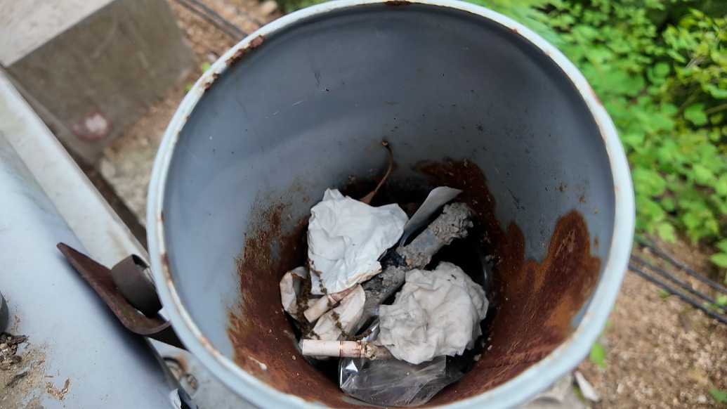 给5A体个检丨洛阳老君山:徒步路段山体散落大量建筑与生活垃圾