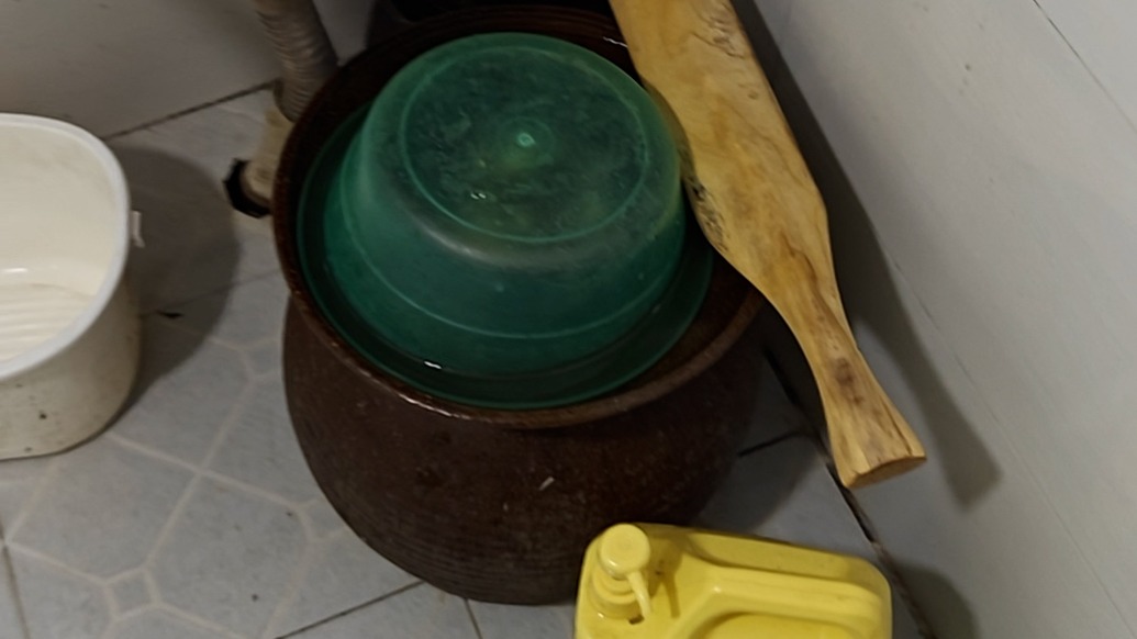 给5A体个检丨安徽九华山:有餐馆把食材放厕所,紧靠垃圾桶