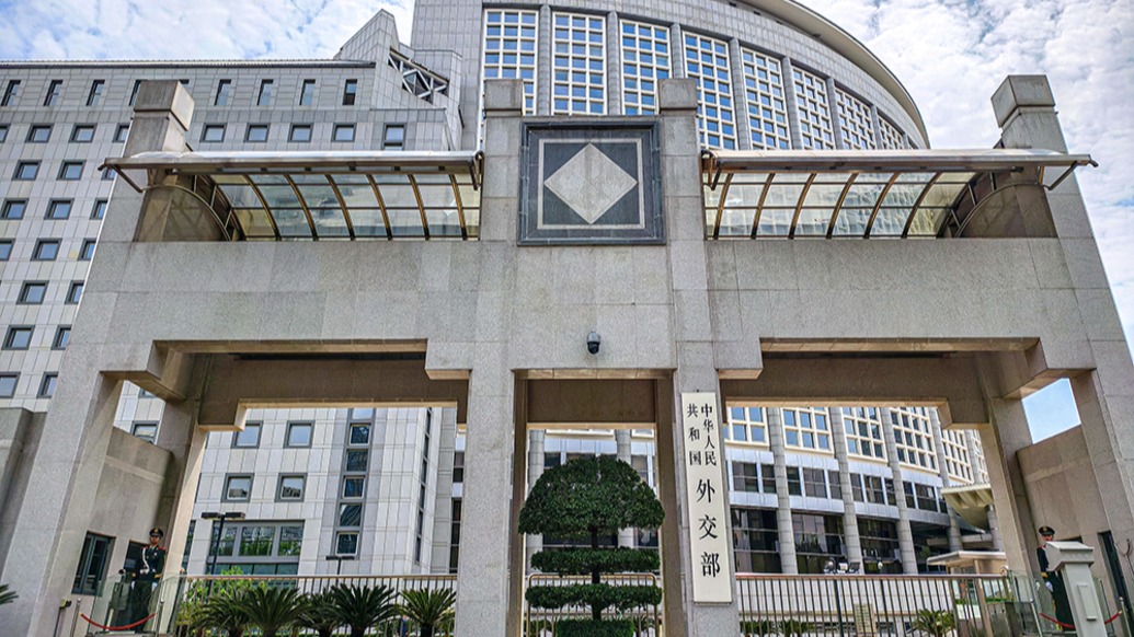 外交部评日本几十年来最大规模反战抗议：重走军国主义回头路是不归路